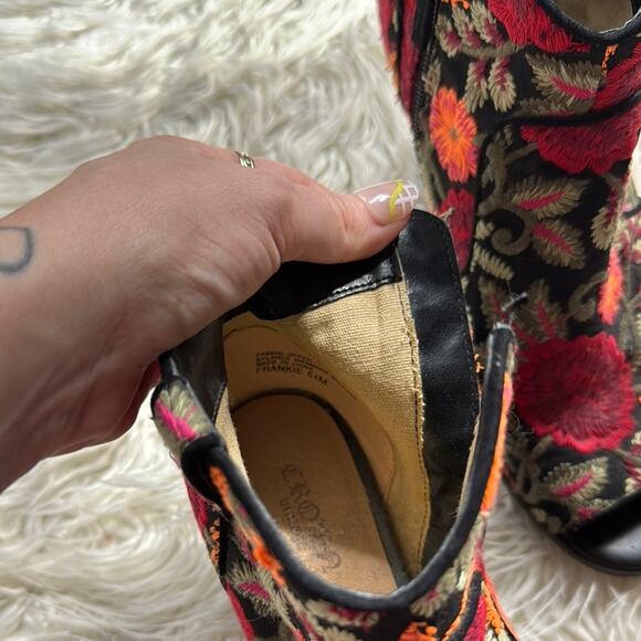 Crown Vintage Frankie Embroidered Floral Peep Toe Ankle Boots - Picture 7 of 8